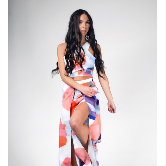 PREM THE LABEL CROP TOP - Picture 3 of 6